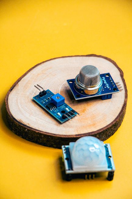 ESP8266 vs ESP32: Which Board Should You Choose for Your Project?
